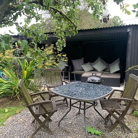 Stunning 2-Bed Cabin In Nantglyn Denbigh Exteriör bild