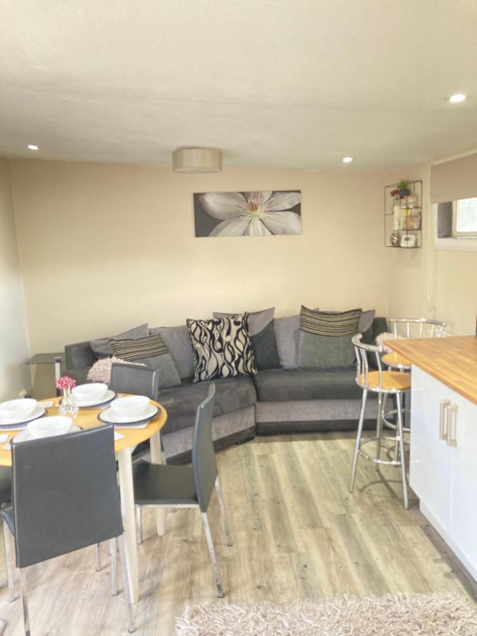 Stunning 2-Bed Cabin In Nantglyn Denbigh Exteriör bild