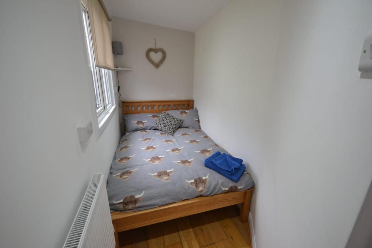 Stunning 2-Bed Cabin In Nantglyn Denbigh Exteriör bild