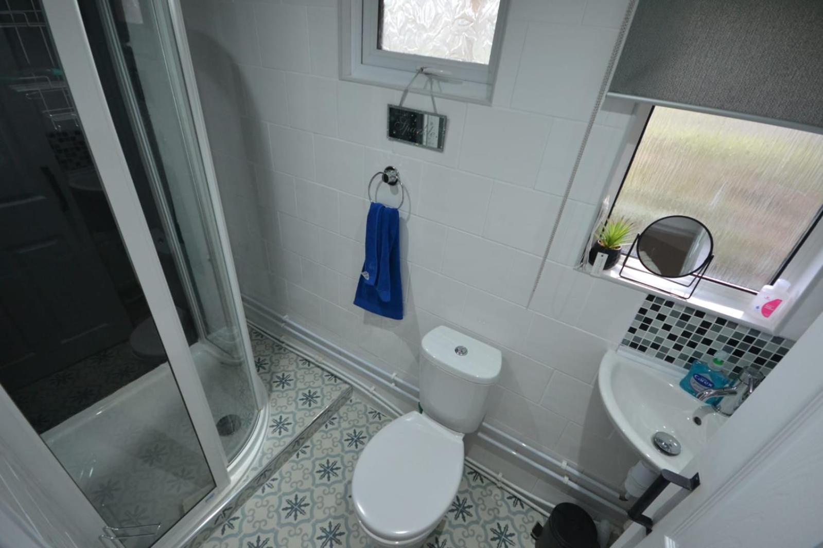 Stunning 2-Bed Cabin In Nantglyn Denbigh Exteriör bild
